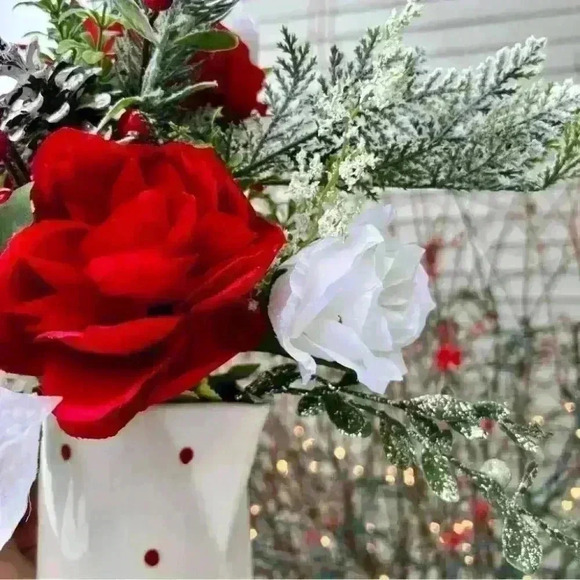 🎄NEW Holiday Arrangement - Beautiful Faux Floral Pitcher Centerpiece - Picture 7 of 17